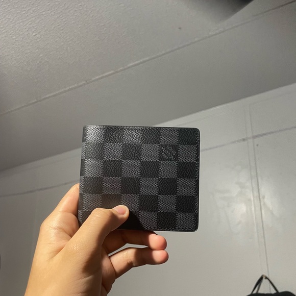 Louis Vuitton Mens Bi-Fold wallet READ DESCRIPTION - Picture 1 of 3